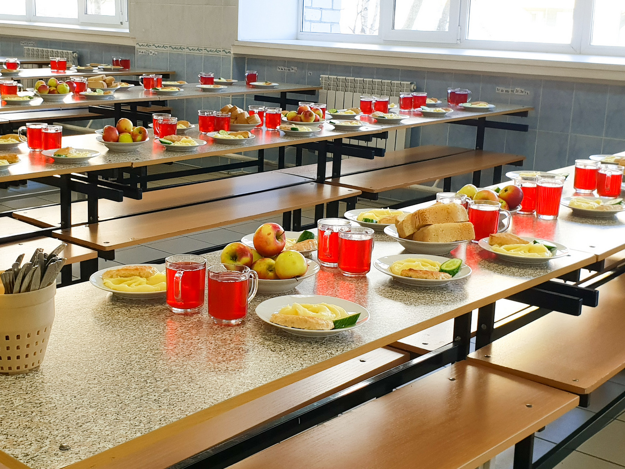 Школьникам Каракалпакстан и Хорезма организуют здоровое питание