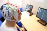 Портативный электроэнцефалограф iBrain научат читать мысли парализованных людей 