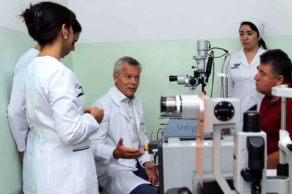 Офтальмологи Узбекистана получили уникальный аппарат лазерной хирургии