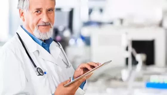 Работающие пенсионеры-врачи будут получать полную пенсию