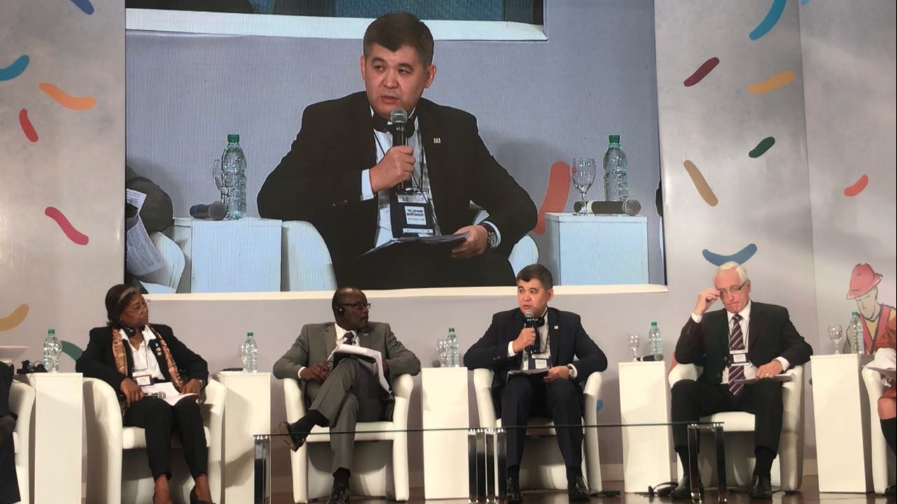 Министр здравоохранения РК Елжан Биртанов выступил с докладом на Глобальной конференции ВОЗ по неинфекционным заболеваниям