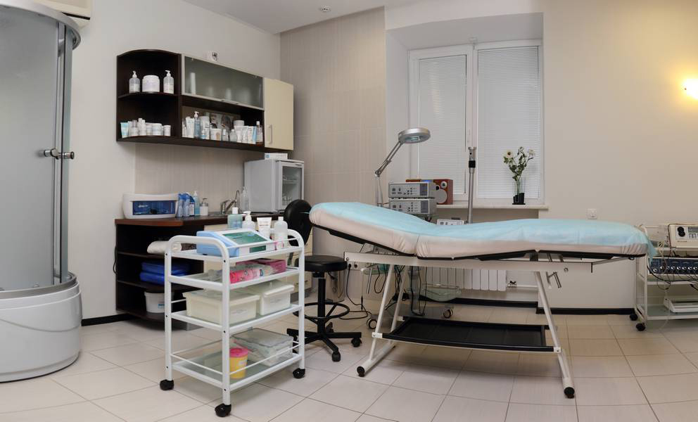 Минздрав РФ намерен запретить медицинским сестрам выполнять косметологические процедуры без назначения врача