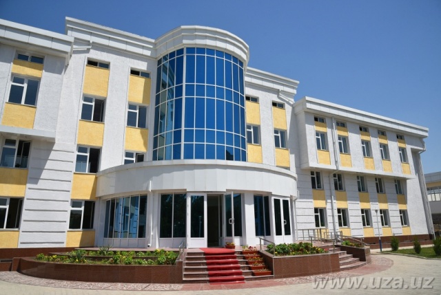 Ташхис поликлиникаси замонавий бинода