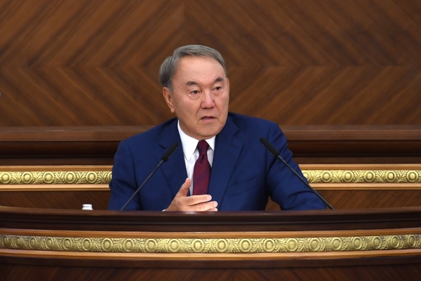 Назарбаев недоволен работой в сфере производства лекарства