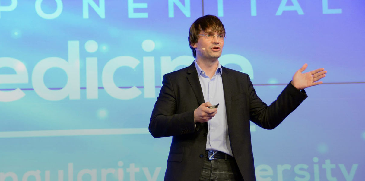 Алекс Жаворонков, Insilico Medicine: Как нейросети создают пилюлю от старения Алекс Жаворонков, Insilico Medicine: Как нейросети создают пилюлю от старения