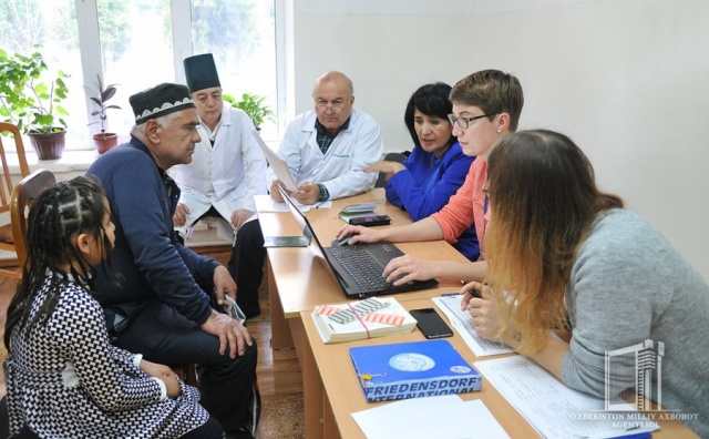 Медицинский осмотр прошли сто детей Узбекистана