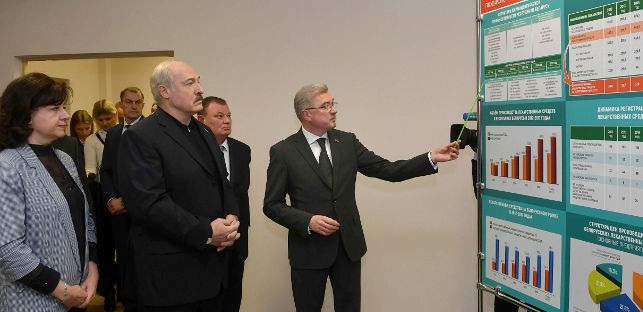 Лукашенко поручил взять под жесткий контроль систему производства и оборота в Беларуси лекарств Лукашенко поручил взять под жесткий контроль систему производства и оборота в Беларуси лекарств