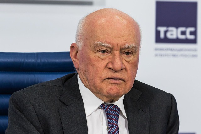 Лео Бокерия Хоразм вилоятида кардиожарроҳлик амалиётини ўтказмоқда