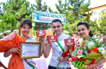 Молодым специалистам вручены дипломы