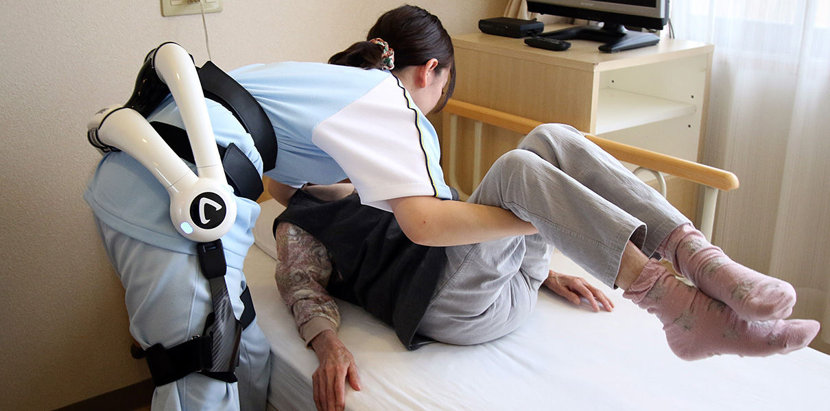 Более 5000 домов престарелых в Японии начали тестировать роботов Более 5000 домов престарелых в Японии начали тестировать роботов