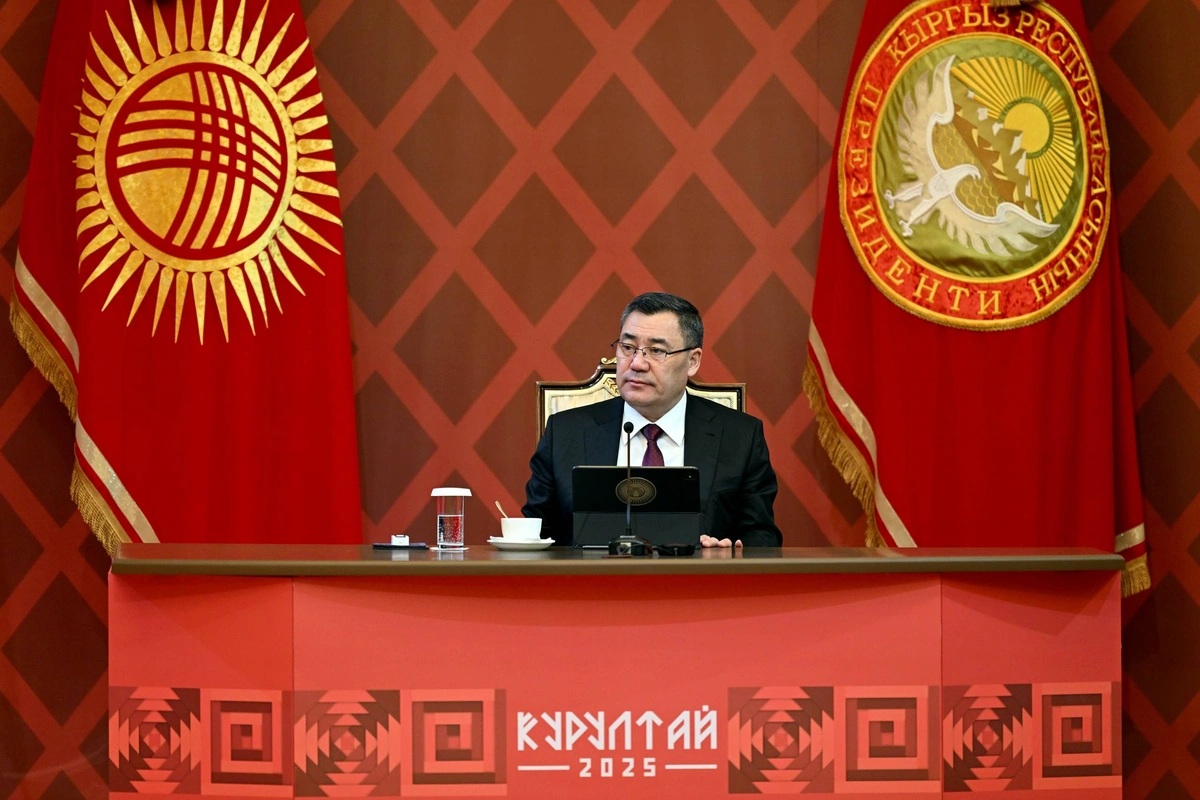 Зарплаты учителей и медработников в Кыргызстане повысят вдвое с апреля 2026 года