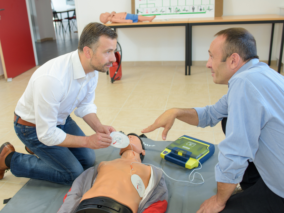 Правительство РФ: население нужно научить пользоваться дефибрилляторами