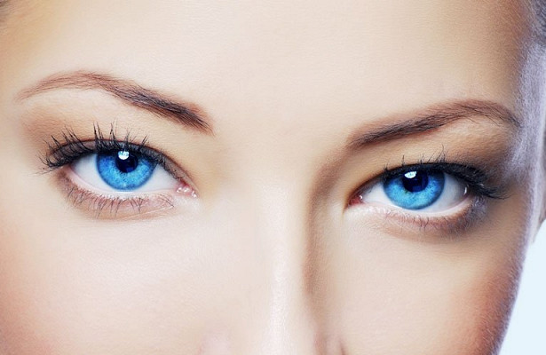 Человеческие клетки и искусственный глаз