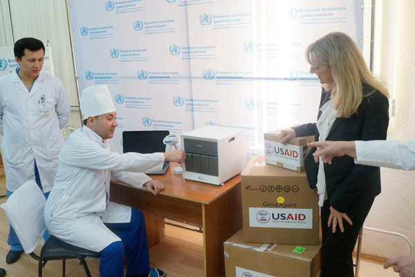 США передают Узбекистану оборудование по ускоренной диагностике туберкулёза
