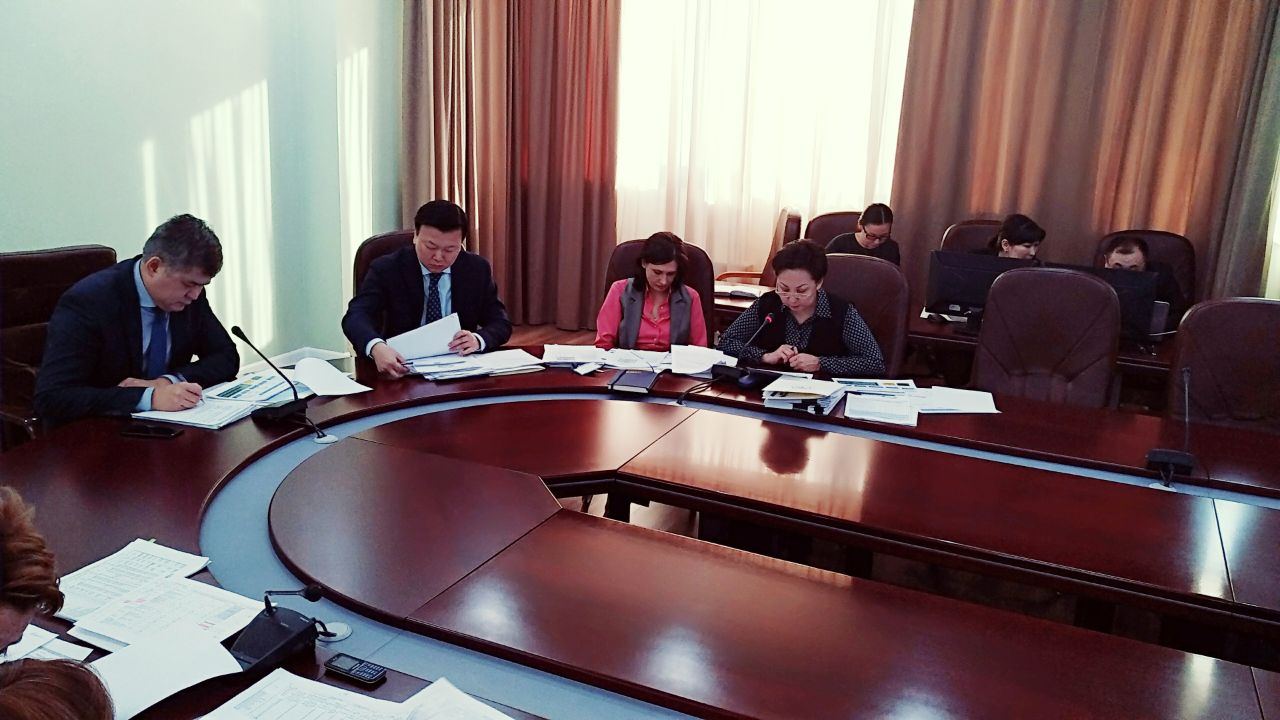Вопросы лекарственного обеспечения обсудили в Минздраве РК