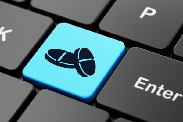 Виктор Дмитриев: Торопиться с интернет торговлей лекарствами не надо