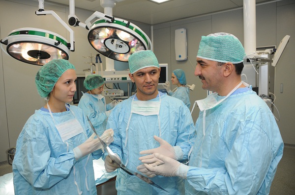 В Узбекистане опровергли информацию о принудительной отправке медиков на хлопок