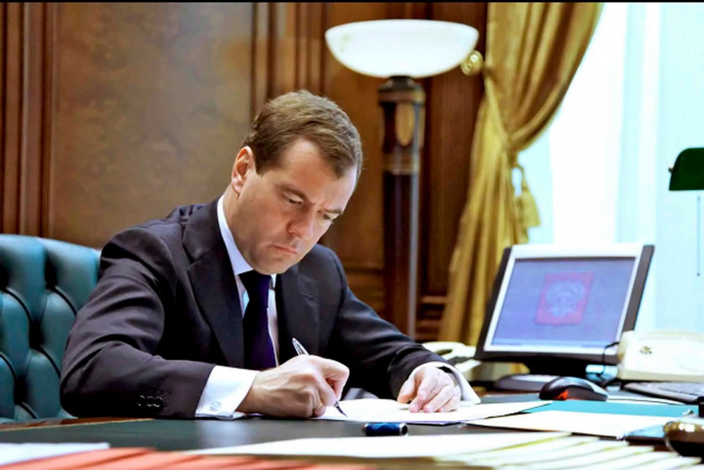 Медведев смягчит ответственность врачей за нарушение выписки обезболивающих