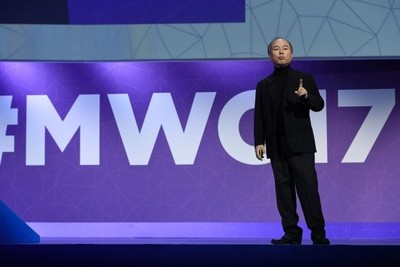 Глава SoftBank: через 30 лет роботы станут в 50–100 раз умнее людей Глава SoftBank: через 30 лет роботы станут в 50–100 раз умнее людей